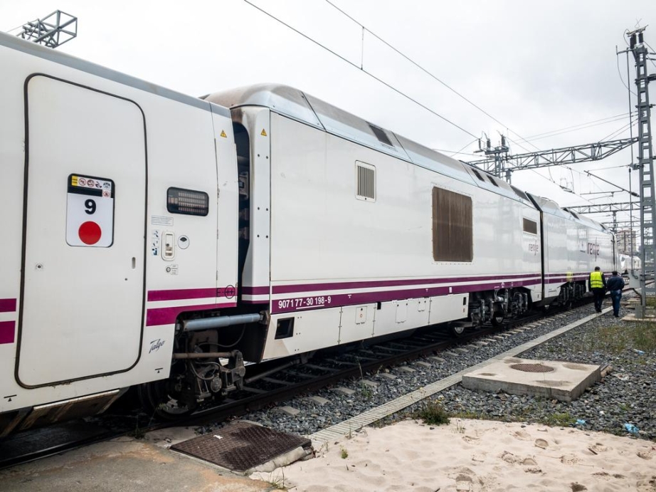*** Renfe adapta tres trenes AVE para el traslado de enfermos entre comunidades autónomas